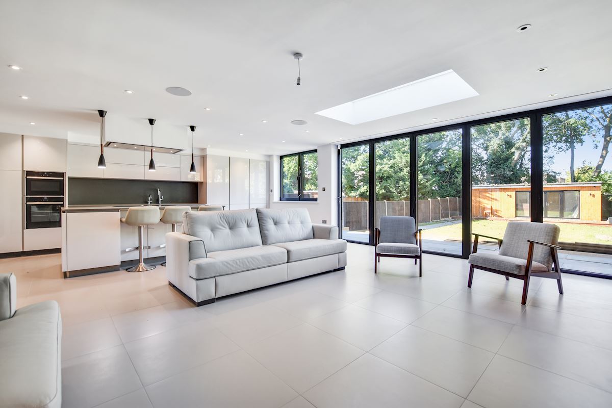 ac5d0ed6-8f93-4743-aa29-2cd44c827f4adnsl - 92 sandymount avenue - kitchen scnd angle1-medium.jpg