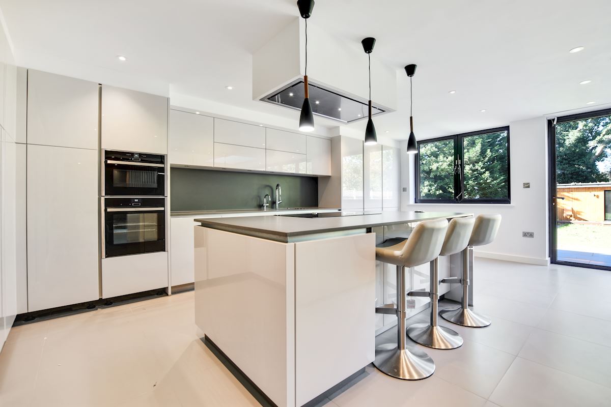 eacdd52d-d8bd-42f3-877a-e699e925093cdnsl - 92 sandymount avenue - kitchen angled1-medium.jpg