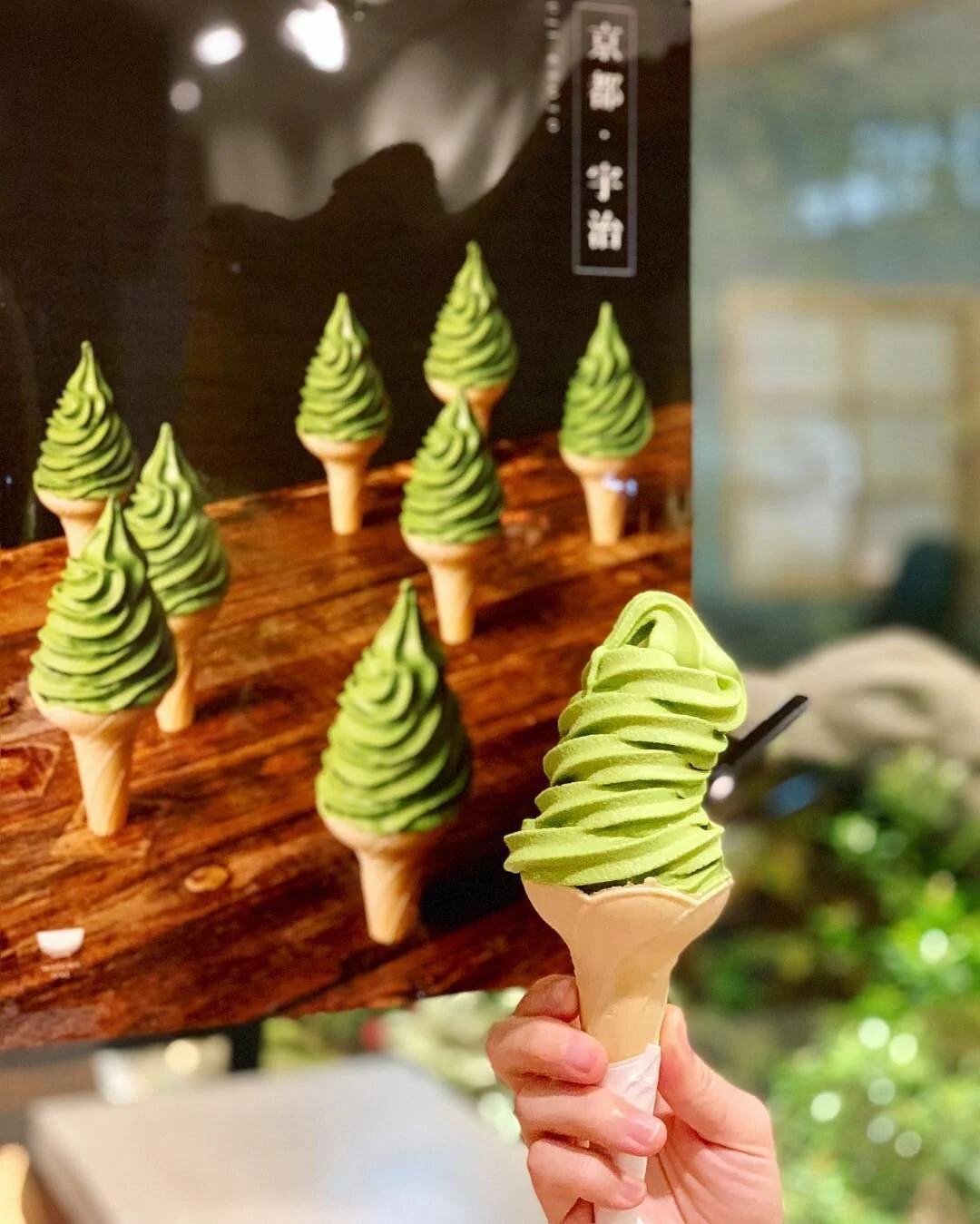 從畫裡走出來的雙淇淋。
#surreal #painting #photography #portrait #delicious #dessert #matcha #icecream #grean #picoftheday