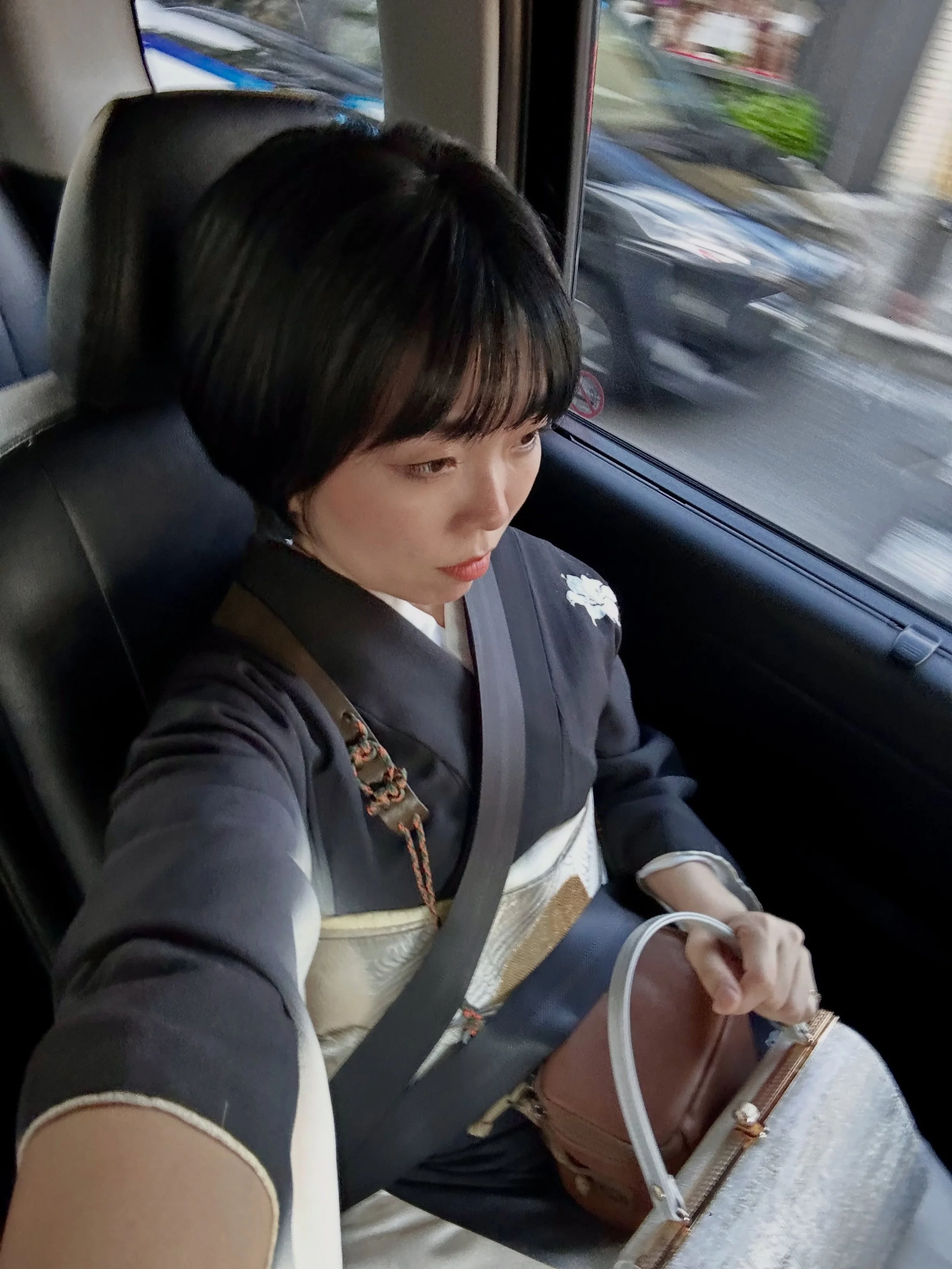 當膩本人的一天
怎麼都不膩🥰

#kyoto #japan #和服 #京都 #日本 

來杯美女水🧏&zwj;♀️

#祝我青春美麗永駐
#河合神社 #⛩️ #京都 #美女 

穿和服完食一碗🐔親子丼
差點就不能呼吸
真佩服膩本人

#美味しい 

#鴨川 綠油油一片
剛好每年來日本好像都與🌸錯過

#京都 #女子 

愛了愛了😻

明年再見🖤🤍🩶

#京都