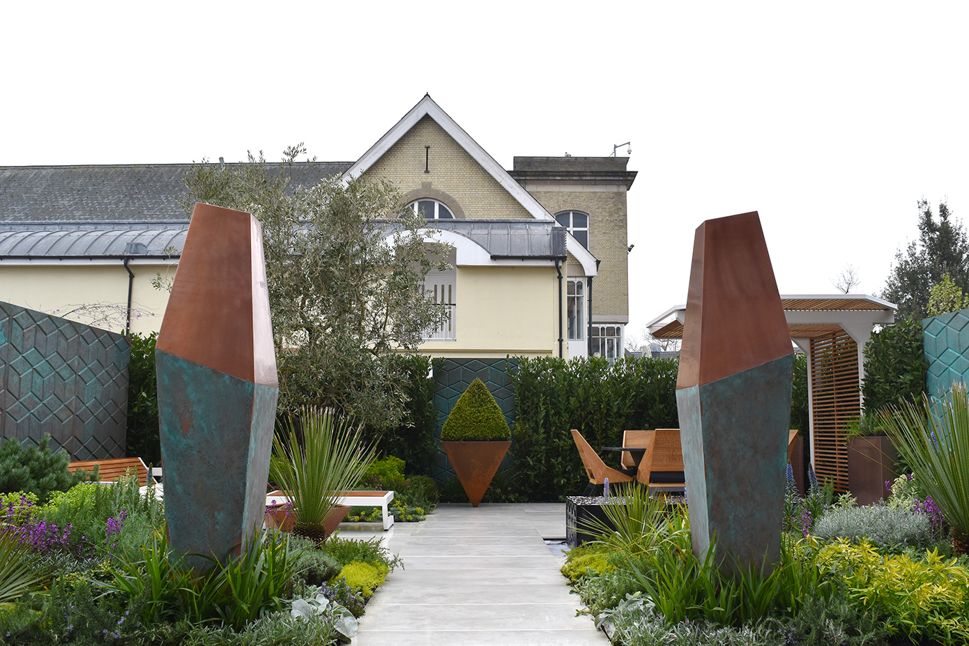 Tom Hill Garden Entrance with Liqui-Met Bronze Metal Monolith.jpg
