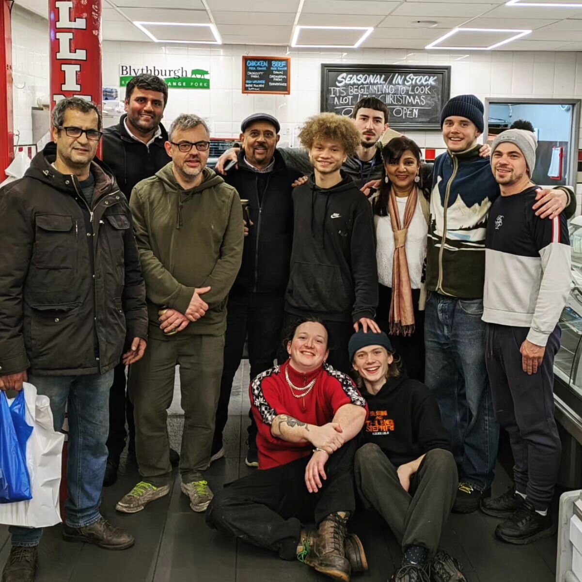 Happy Christmas from (most of) the Billings and Fresh &amp; Fruity team! 🎄🎅🎁

#sydenham #sydenhammums #dulwichmums #crystalpalacemums #nightin #butchers #freerange #fish #fishmongers #shopindependent #shopsmallbusiness #foodieofinstagram #food #lo