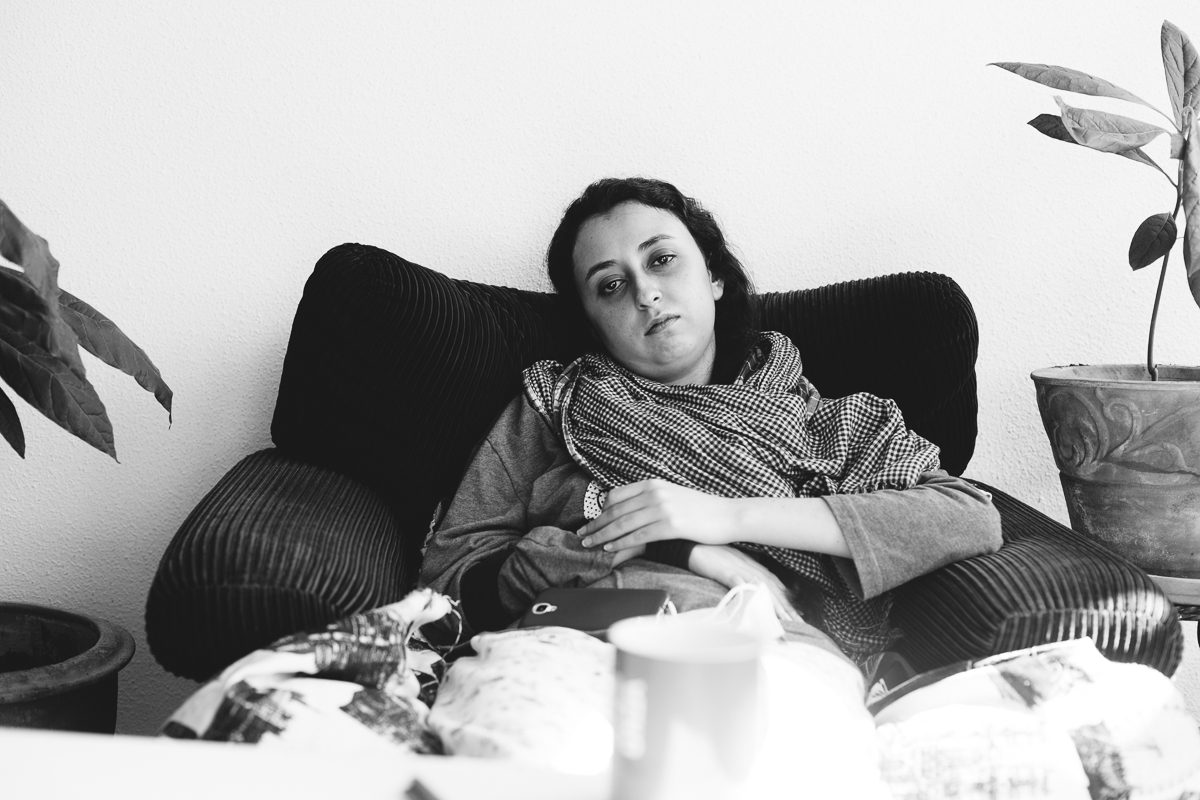 Son état se dégrade de jour en jour jusqu'à perdre l'usage total de sa main et jambe droite. Après une première hospitalisation, une biopsie s'est imposée.