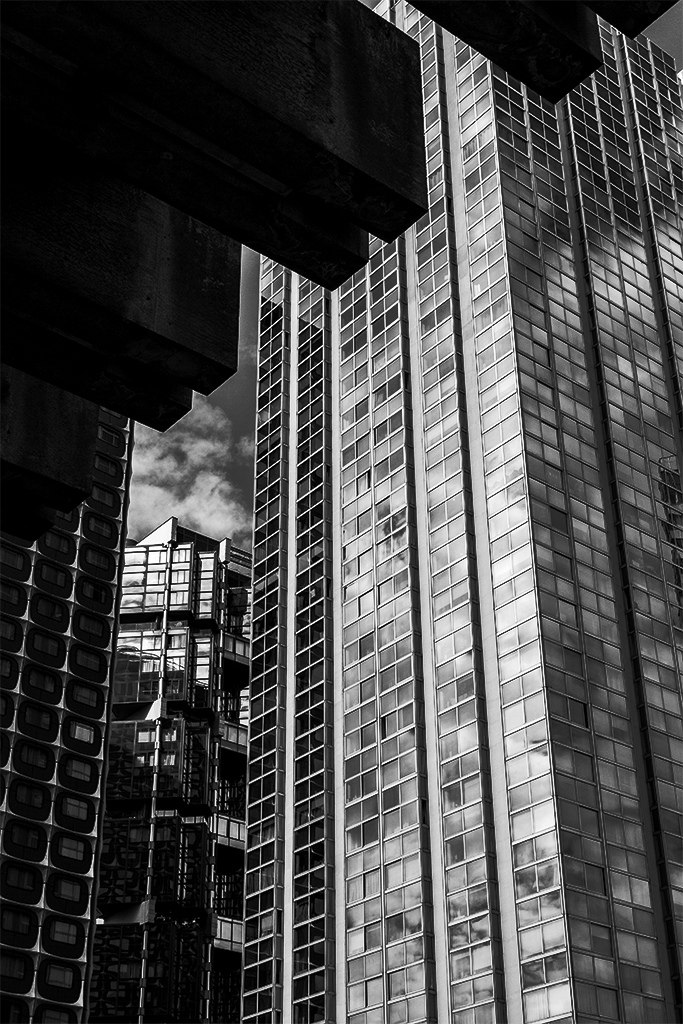  Neighborhood of the 15th borough of Paris. Towers, bars, concrete... An absolute oppression!! Here's a small series to illustrate all this. Quartier du 15e arrondissement de Paris. Des tours, des barres, du béton... Une oppression absolue. Voici une