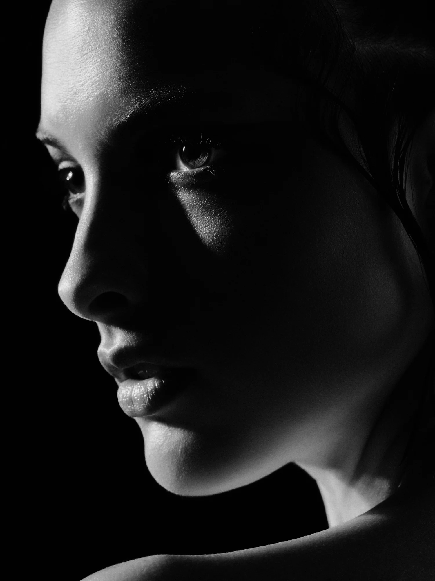 Photographer: BENSON YIP Makeup artist: VANESSA WONG Hair stylist: KING LEE Model: CLARICE @ SYNERGY MODEL