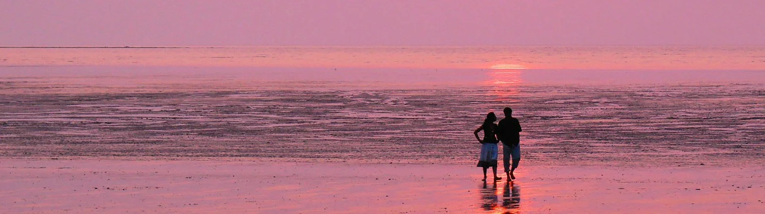 couple_beach_1500x420_align_right_hash.jpg