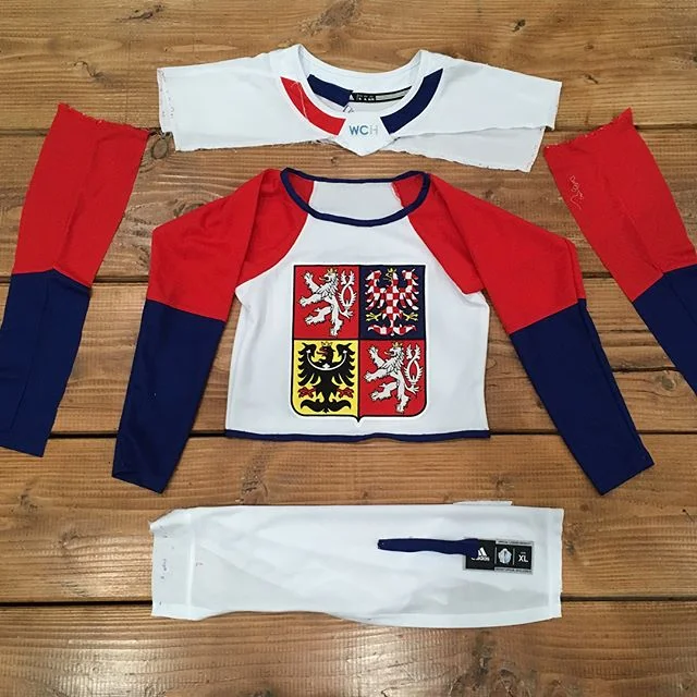 Totally rad @iihfhockey @czech_hockey_ jersey turned crop top. Custom creation by @_margaretburton_ and @sageakash #DIY #czechhockey #hockeyjersey #czechrepublic🇨🇿