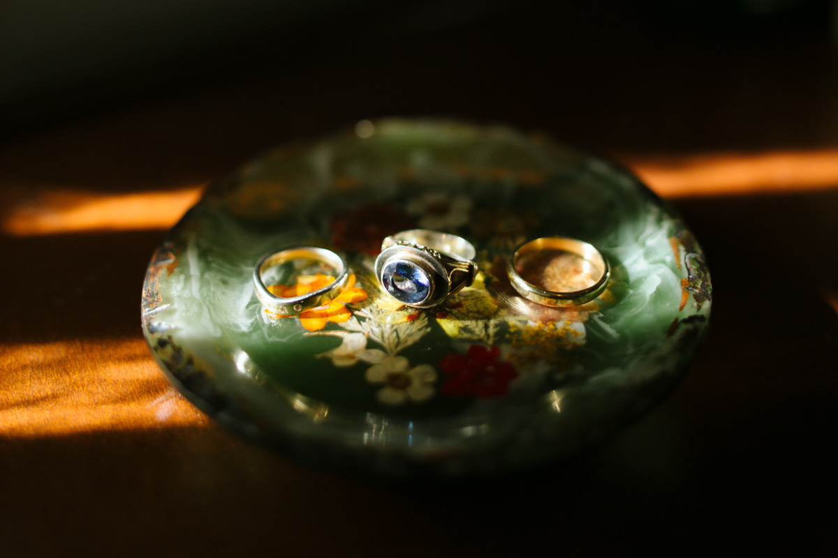 wedding-rings-detail-photo
