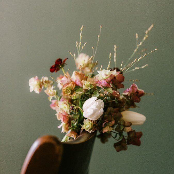 Florals arrived today for an elopement coming up this weekend and I&rsquo;m so excited to be breathing the mountain air again 🙏🏻 #elopementphotographer #virginiaelopement #virginiaelopementphotographer #richmondelopement #richmondelopementphotograp