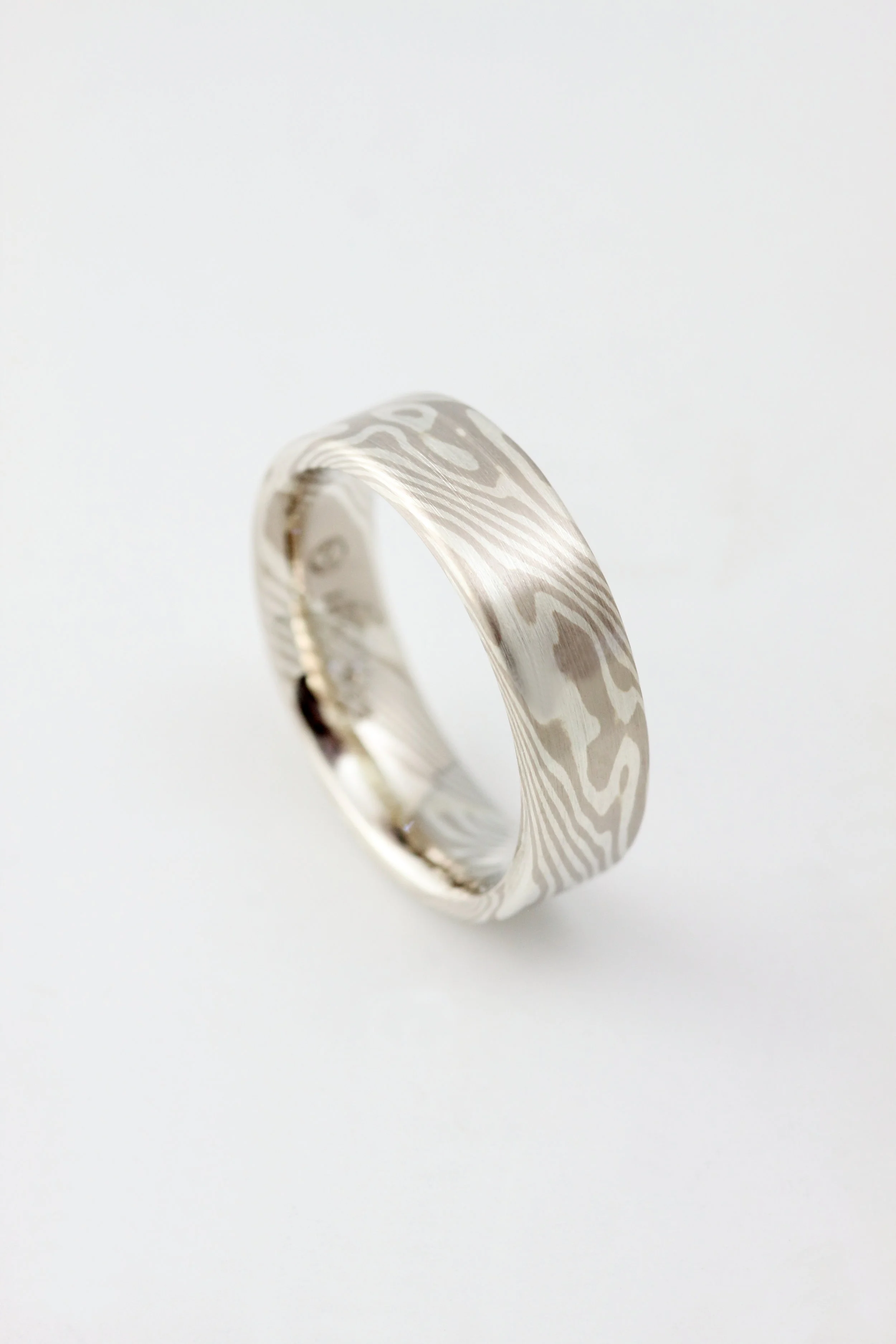 Jonc en mokume gane 18 K gris et argent sterling