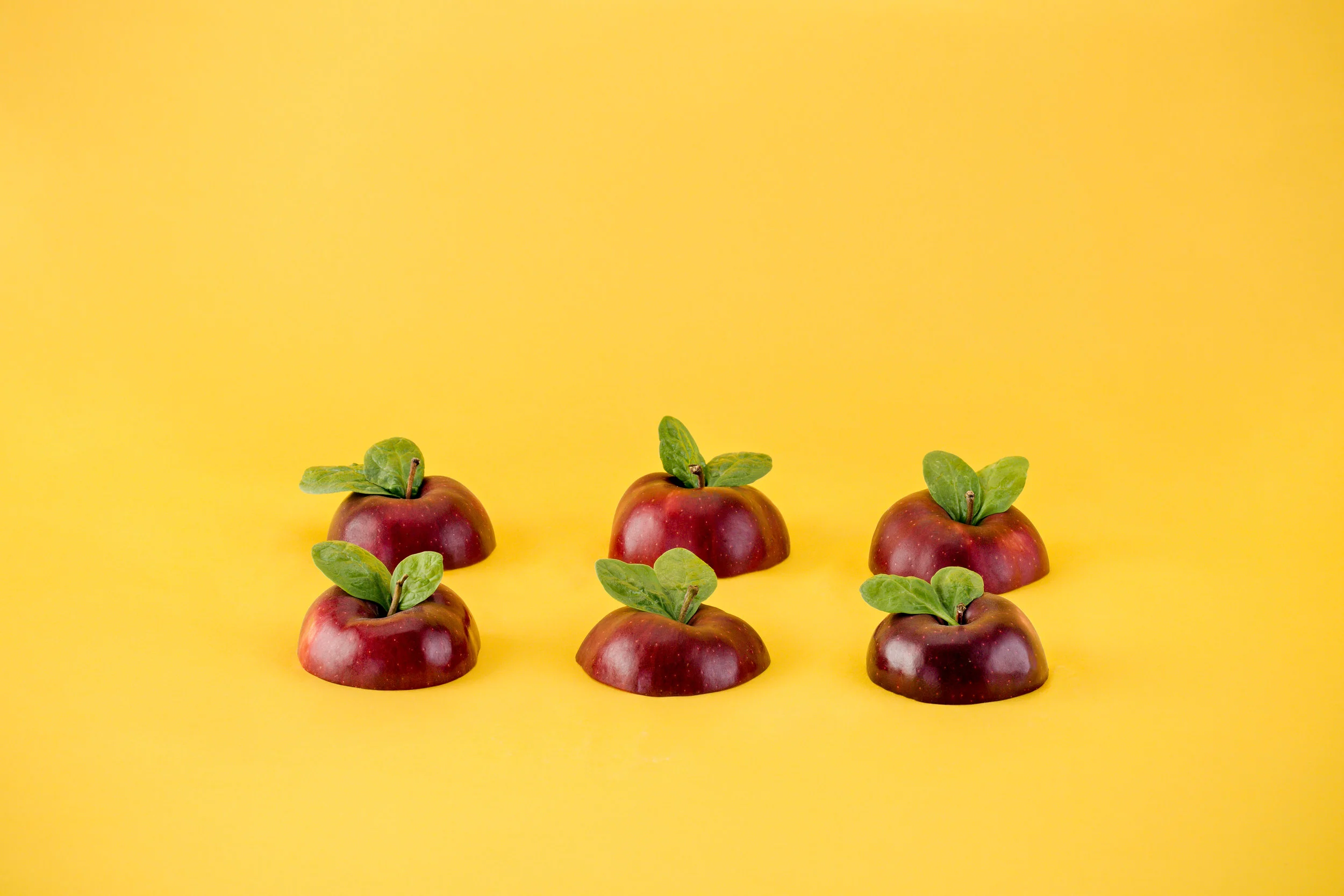 apples_on_yellow_b.jpg