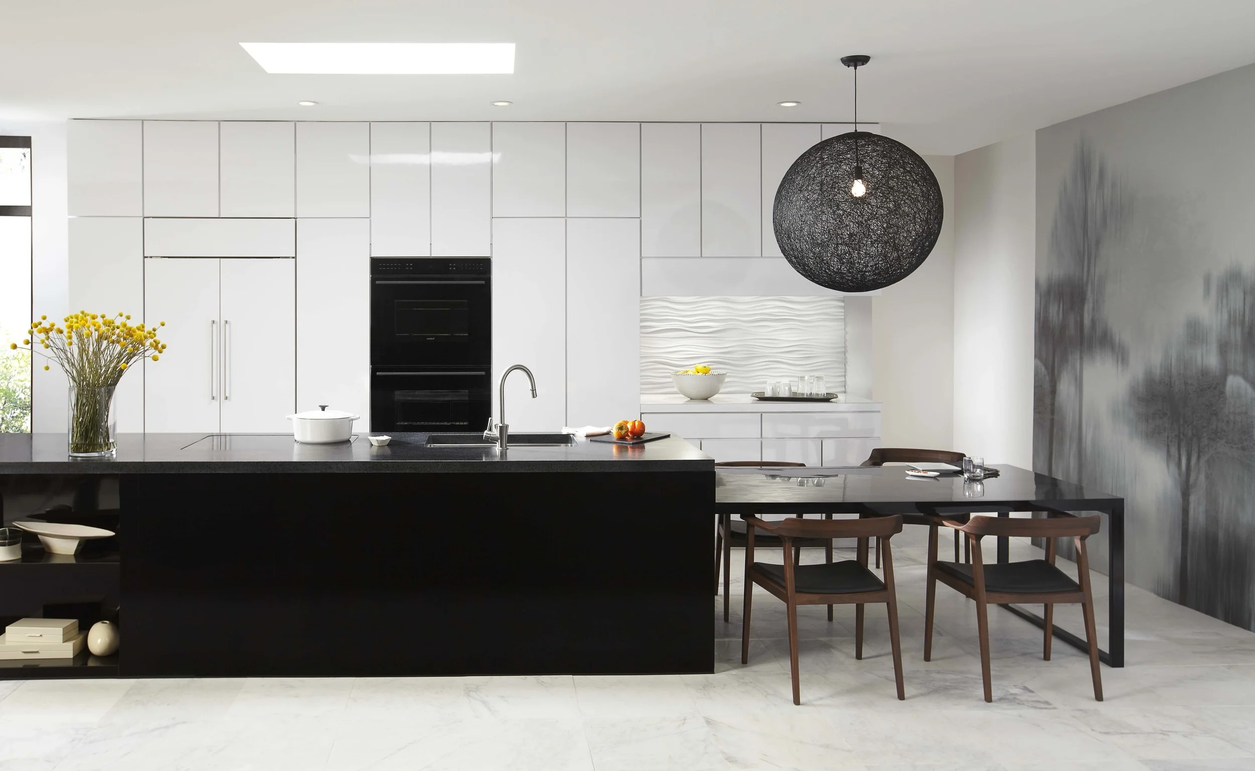 Sub-Zero-Black-and-White-Kitchen.jpg