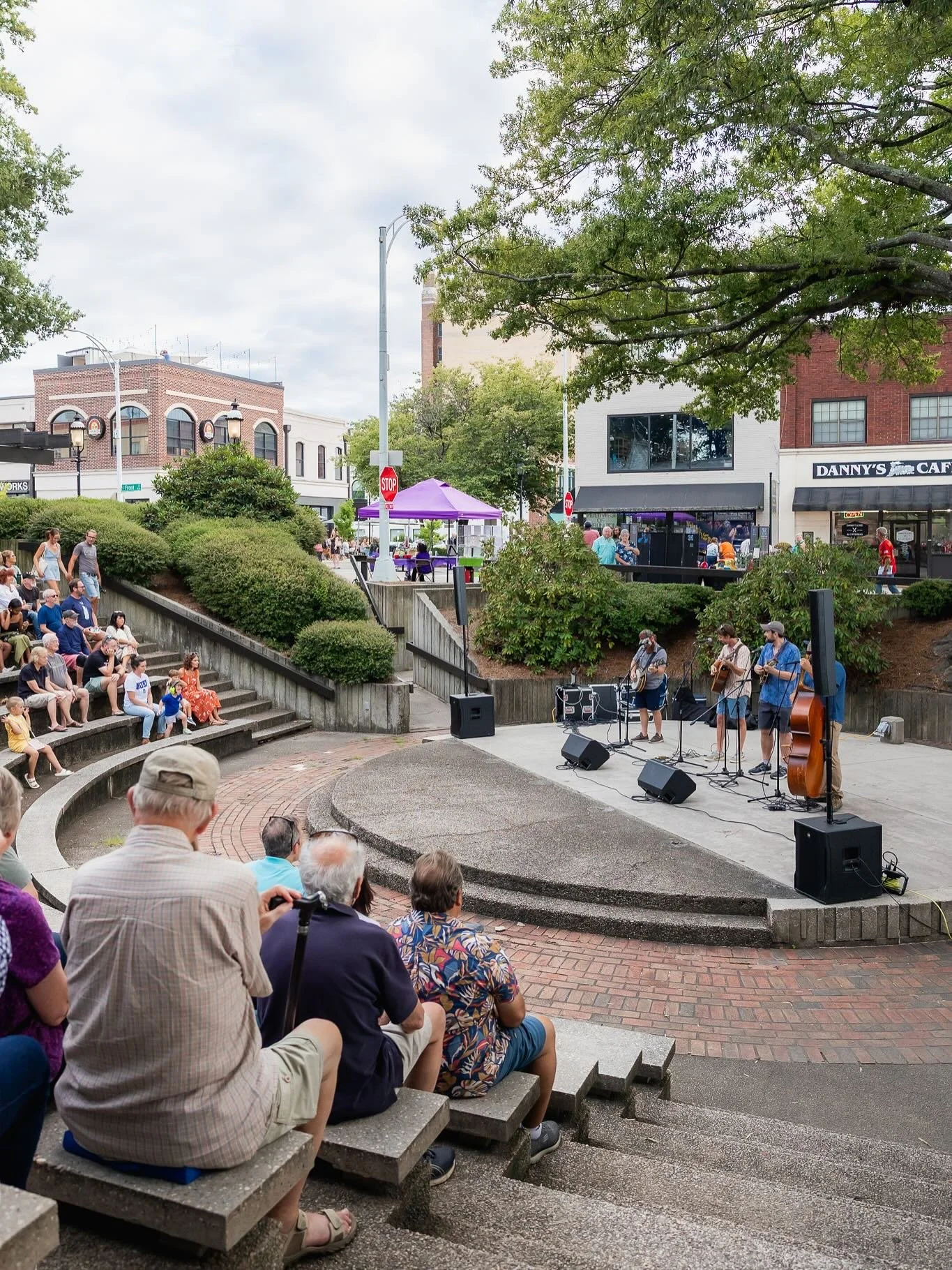 The final 4th Friday of the season is almost here! Join us downtown tomorrow for live music, food trucks, and an evening full of community spirit 🎉 As you enjoy the night, be sure to support the shops and restaurants that bring our downtown to life 