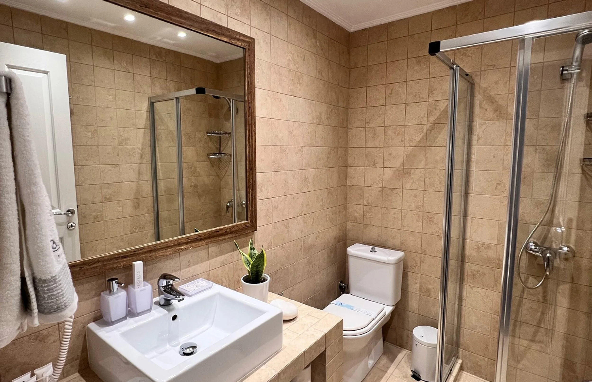 deluxecave7-q81qx9gaa1dif1yxeekk5skey3zfpjac27jy5fqqsg.jpg