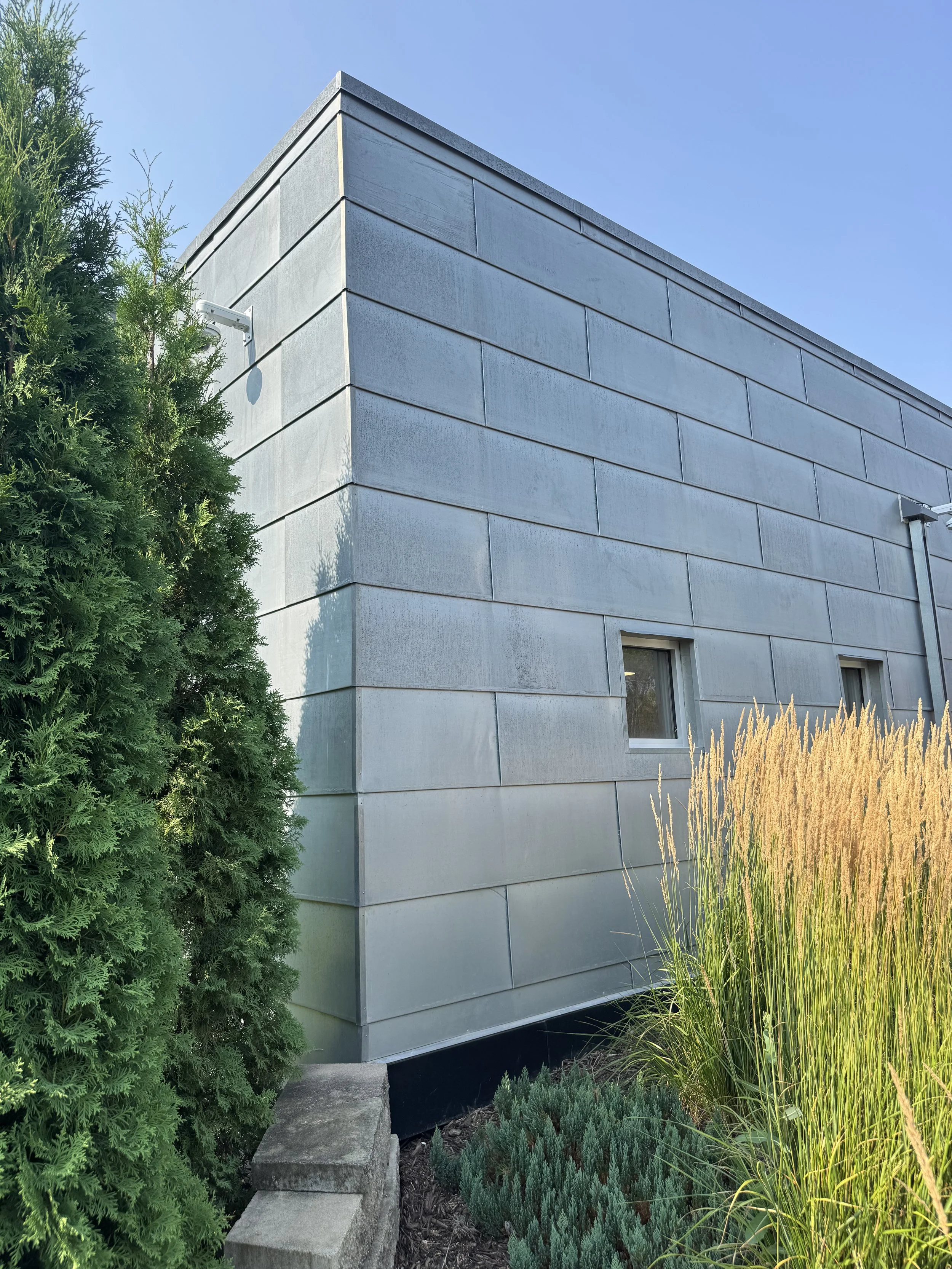 ZincFlat Lock panels installed at the SW Transit Leonard L Simich Maintenance & Administrative Facility in Eden Prairie, MN.