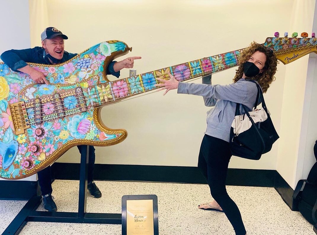 Hello Cleveland! 🤘🏼 Super fun @laurieberknerband gig at the lovely @cain_park on Saturday. Great to travel with everyone again! 
Check out the baby birds backstage!