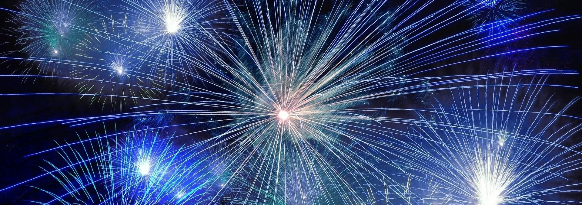 fireworks-574739_1920.jpg