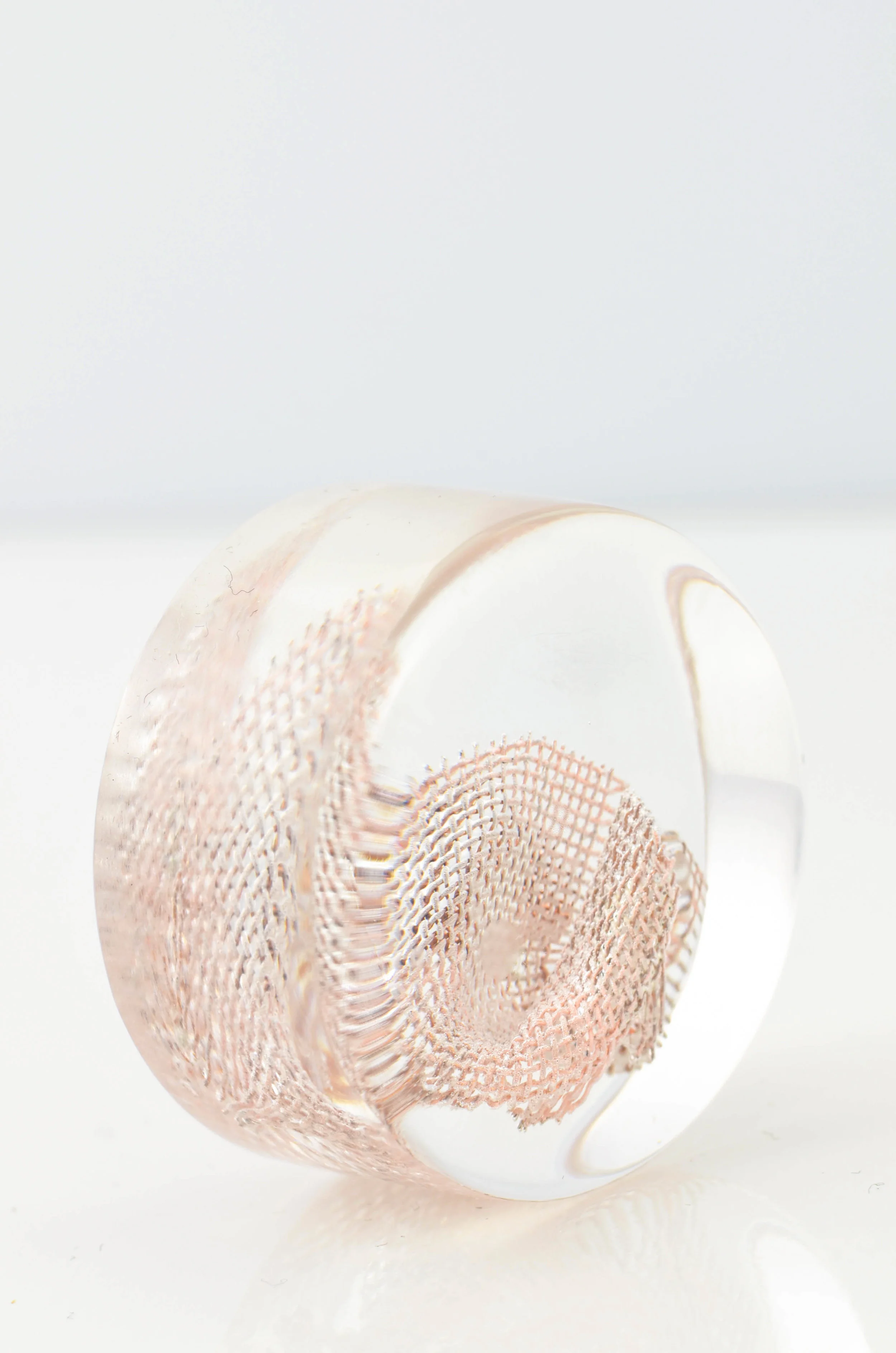 Waken Glass round with copper mesh shape