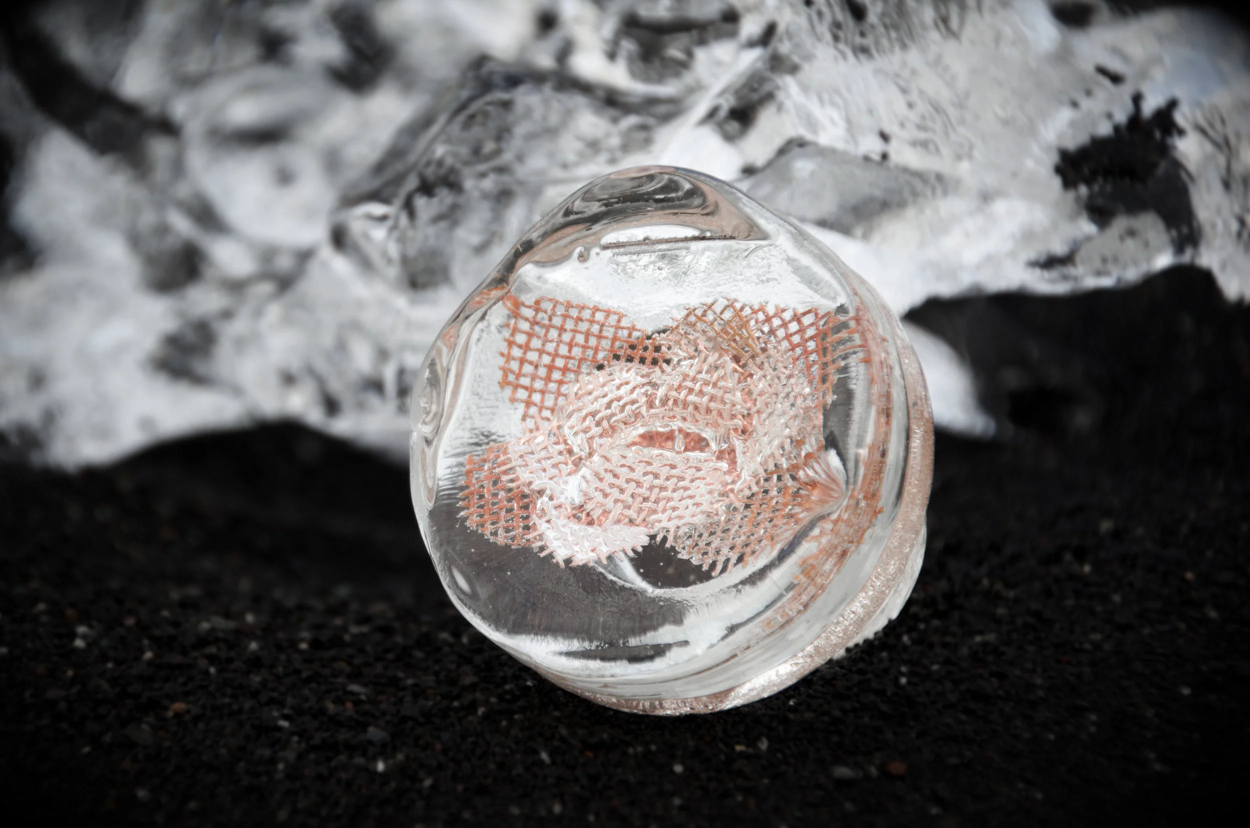 Waken Glass bottle cap with copper mesh shape