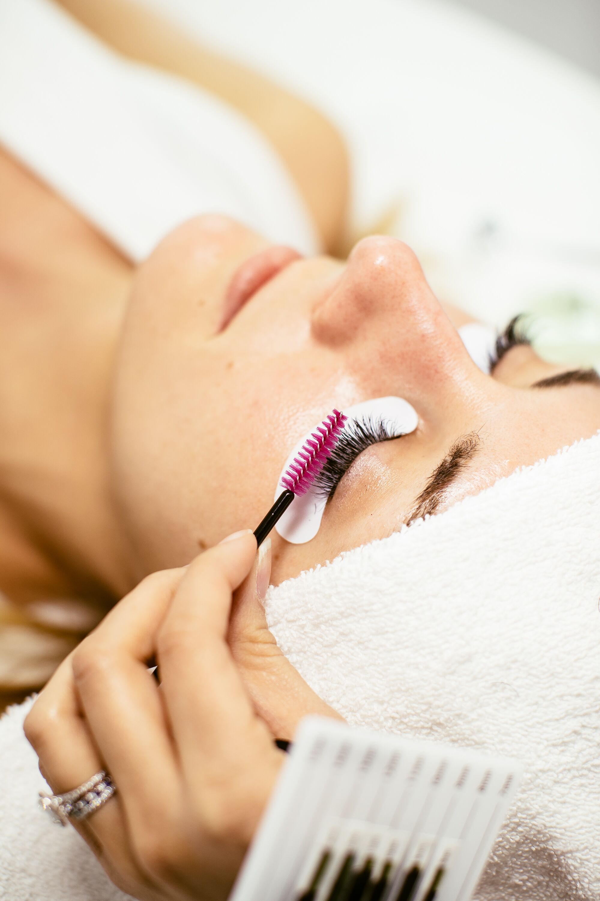 STEP 5: FINISHING TOUCHES We brush out your lashes and dry the adhesive with a mini fan to maximize retention. We send you home with a maintenance brush and an aftercare card to remind you how to maximize your lash retention between your DCLB visits.