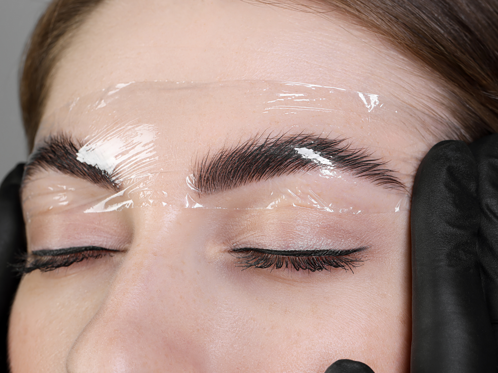 Brow lamination technique on a model