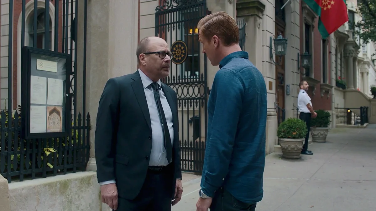 BILLIONS_Ext-Dressing.jpg