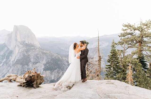 That one time we woke up before the sun, adventured to the most gorgeous view and shot our own wedding photos 📸 🥰