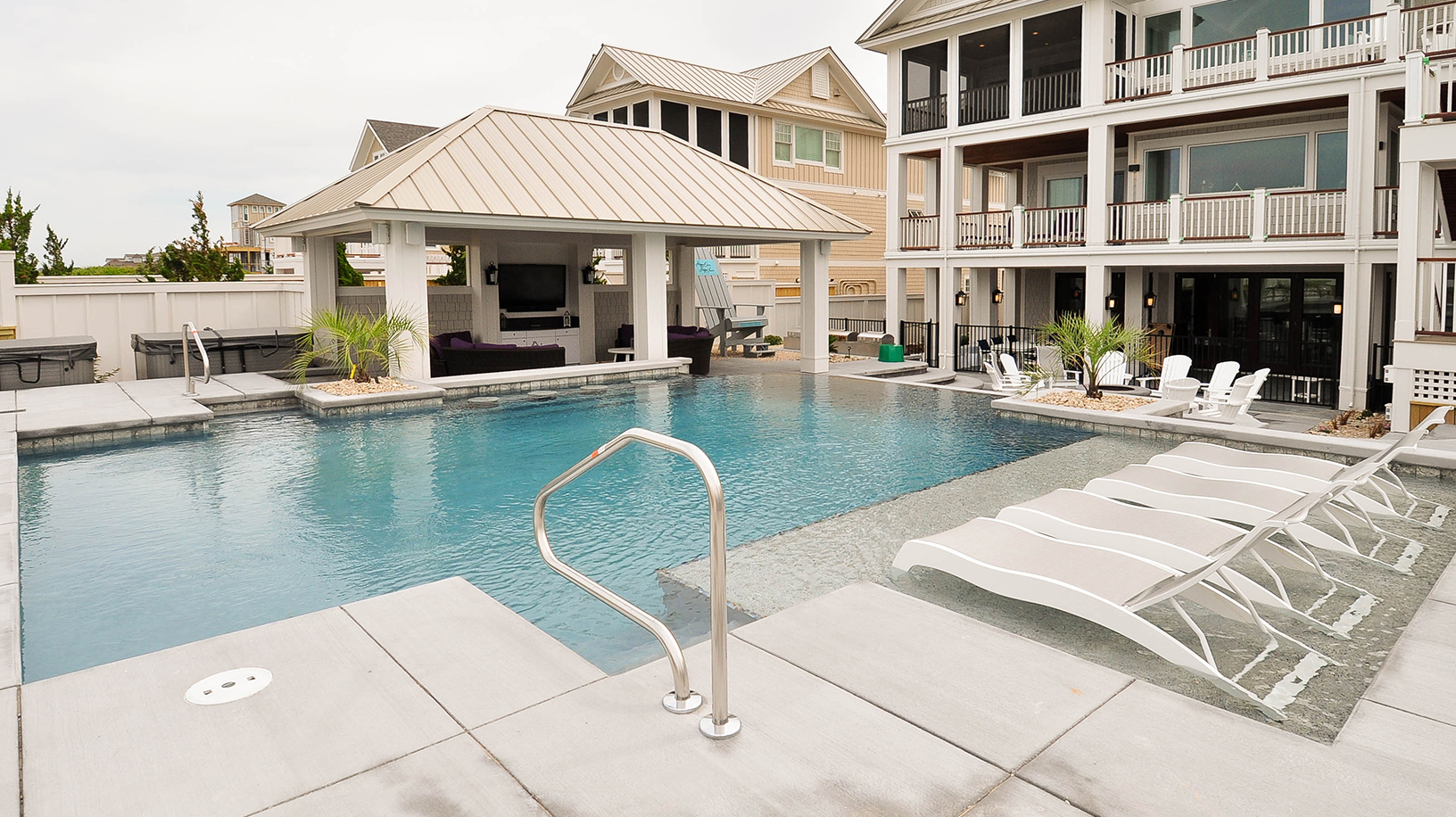 ER011-pool2.jpg