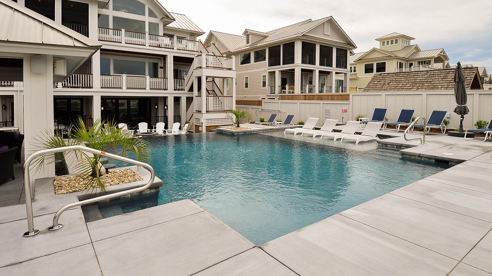 ER011-pool.jpg