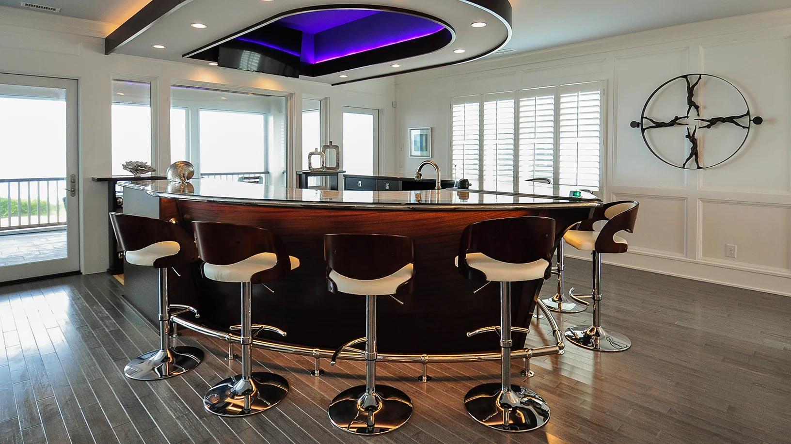 ER011-boatbar.jpg