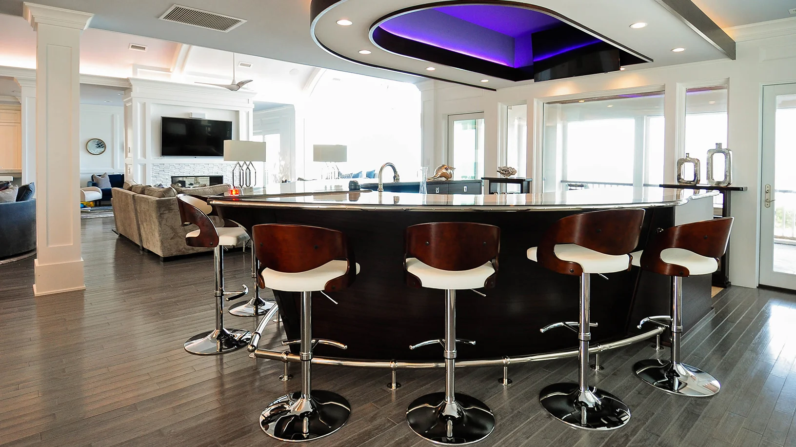 ER011-boatbar6.jpg