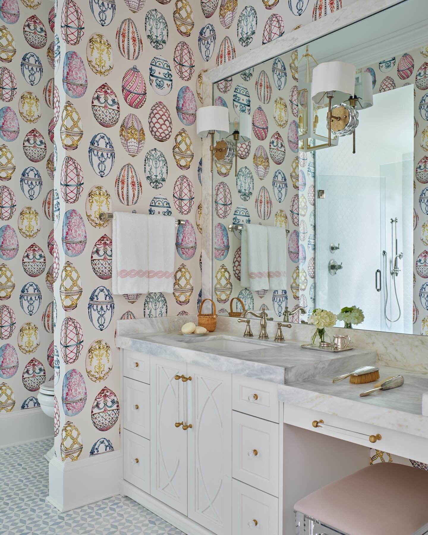 Happy Easter! 🥚

Today is the PERFECT day to reveal the cutest bath renovation complete with Faberge egg wallpaper! 

Sending love and well wishes on this Easter Sunday 🐰 

📸: @emilyfollowillphotographer