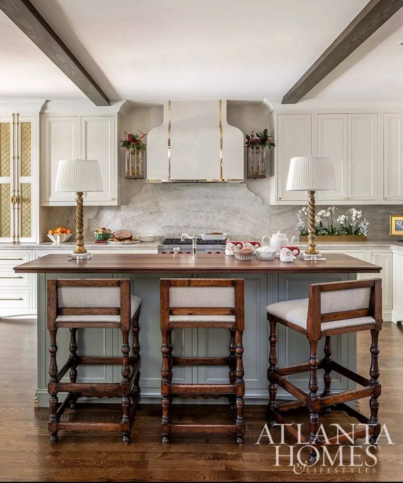Before ➝ After
This kitchen didn&rsquo;t need to be reinvented&mdash;just thoughtfully refined. Updated finishes, improved proportions, and intentional design choices brought new life to a well-loved space.

📸: @jeffherrphoto 
📖: @atlantahomesmag