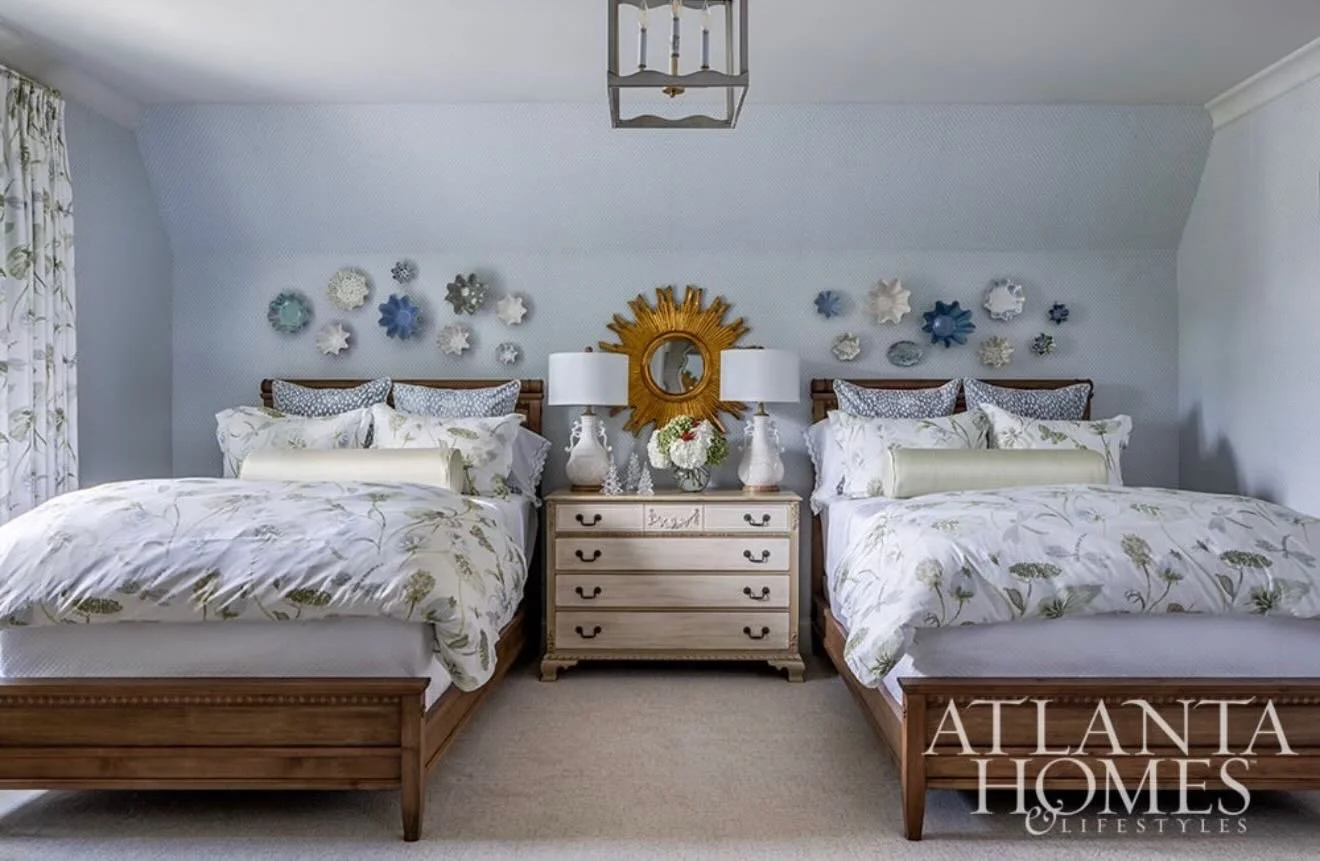 Double the beds, double the welcome 🤍🩵💚
Featuring a curated wall of @susangordonpottery pottery for texture, charm, and that collected-over-time feel. 

📸: @jeffherrphoto 
📖: @atlantahomesmag