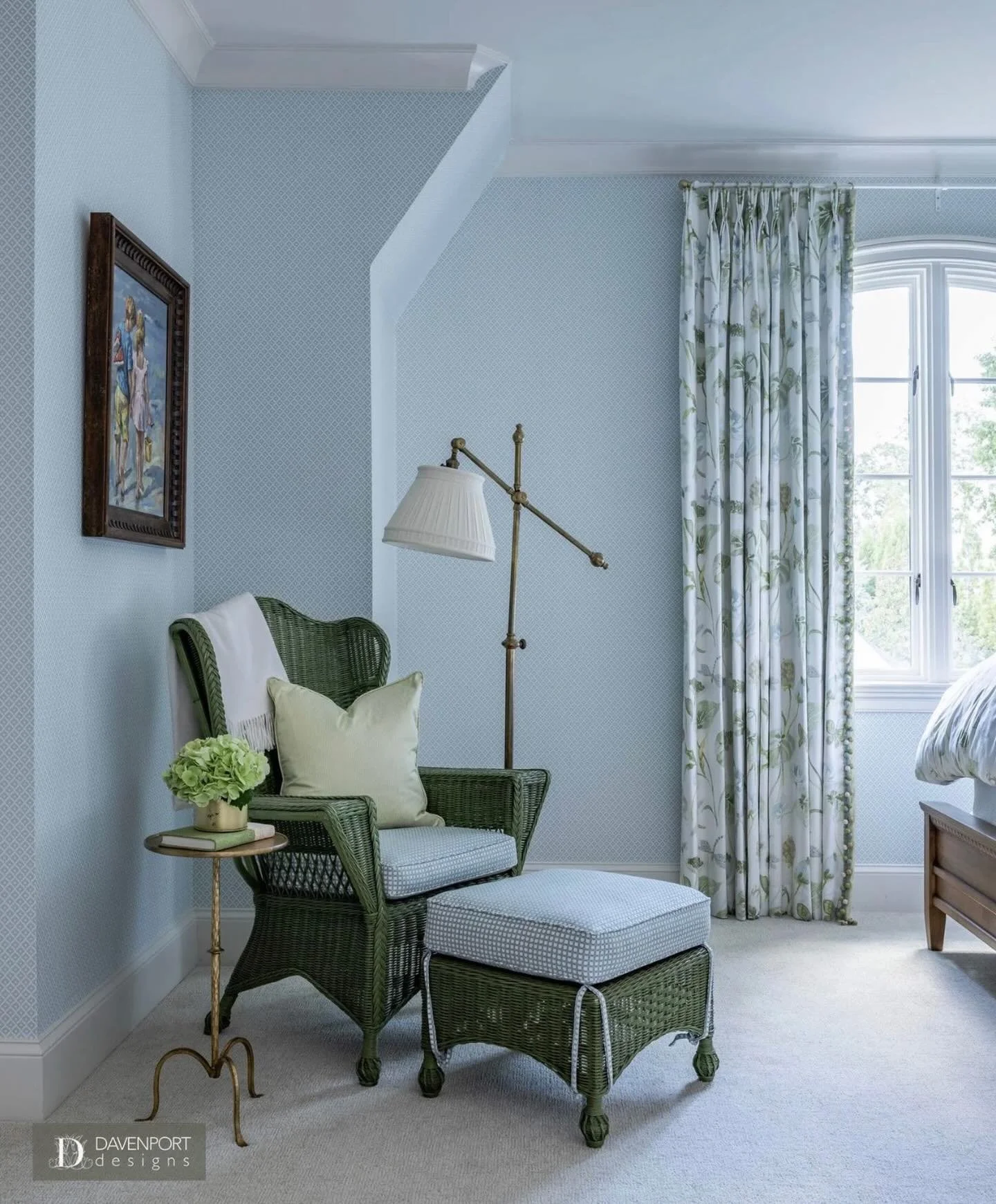 We love creating spaces that invite you to pause.
This sweet nook blends tailored patterns, natural texture, and a touch of brass for a spot that feels both fresh and timeless 🩵💚

📸: @jeffherrphoto 
💐: @forageandflower