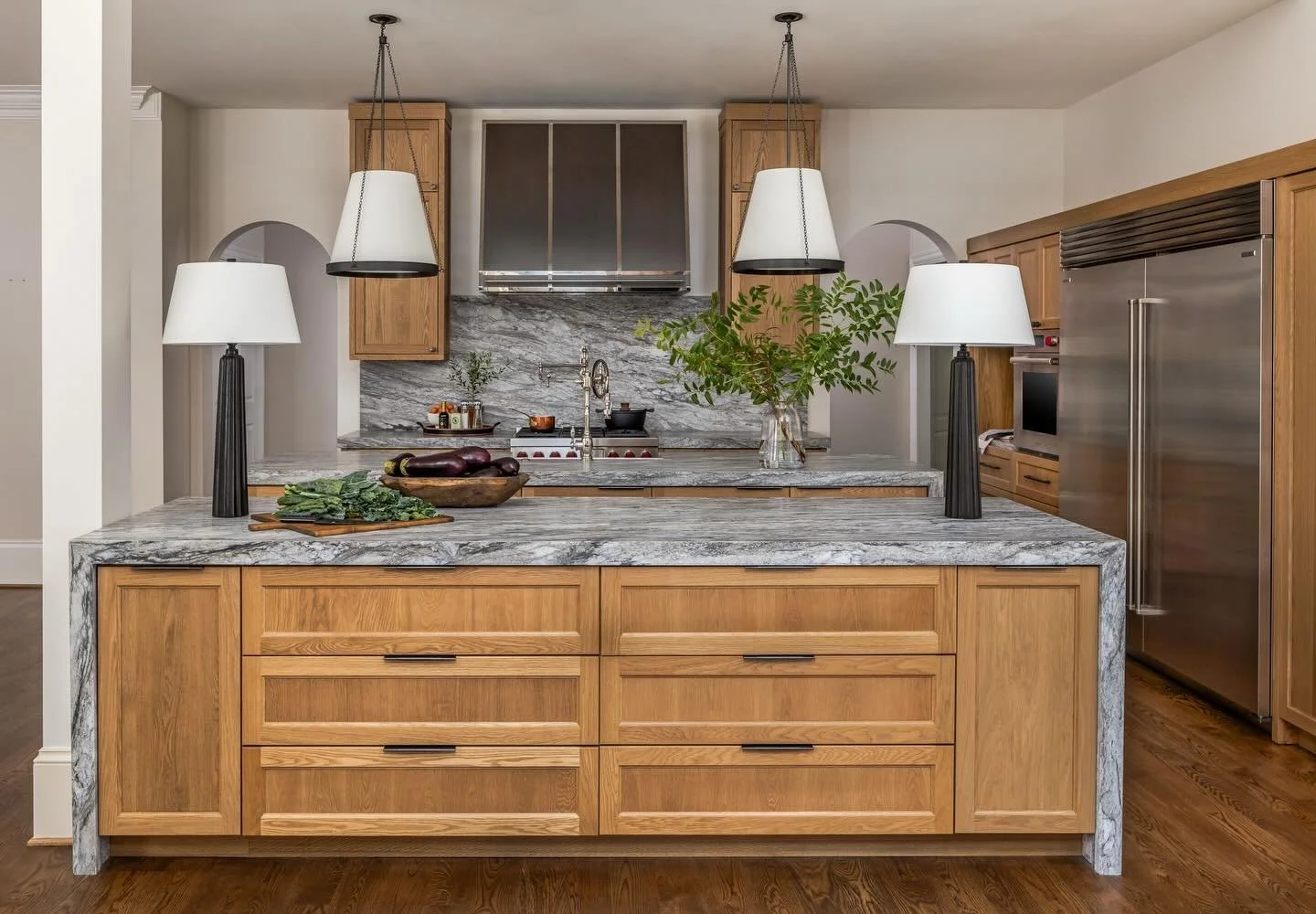 A full kitchen refresh centered around craftsmanship and natural materials. Custom cabinetry, new lighting, a tailored range hood, and beautifully veined granite countertops transform the space into the heart of the home 🤎🤍

📸: @jeffherrphoto