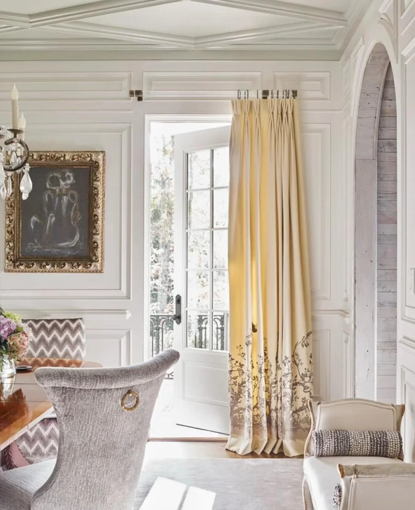 A little sunshine, a little softness, and a lot of intention ☀️
Designing spaces that feel light, layered, and ready for a new season.

📸: @emilyfollowillphotographer