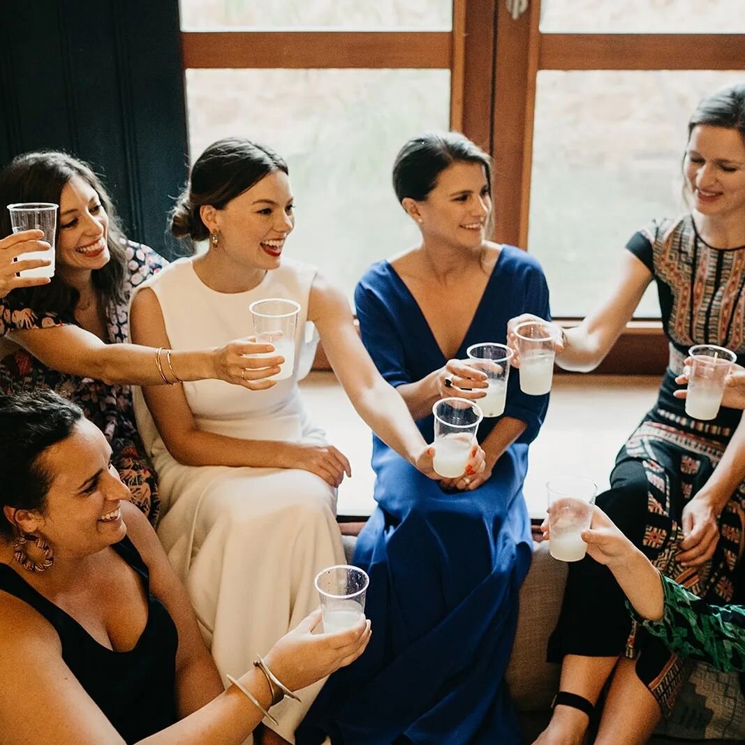 Who needs Champagne when you can toast with margaritas?? Happy thirsty Thursday 🍾
.
.
Photo: @kapephotography 
Venue: @haciendasacchich 
.
.
.
.
#destinationwedding #mexico #merida #hacienda #haciendasacchich #goldenpoppyevents #margarita #marg #che