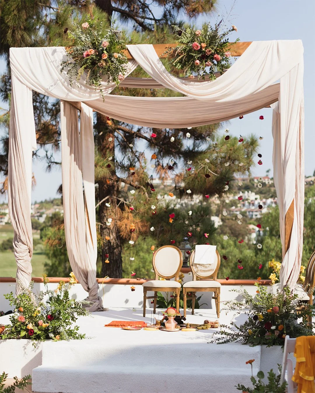 Ami &amp; Kunal&rsquo;s wedding at Omni La Costa in Carlsbad was bursting with colour, culture, and joy. 💚✨ 

From the moment guests arrived, every detail reflected their vibrant personalities lush florals, bold design, and traditions that brought e