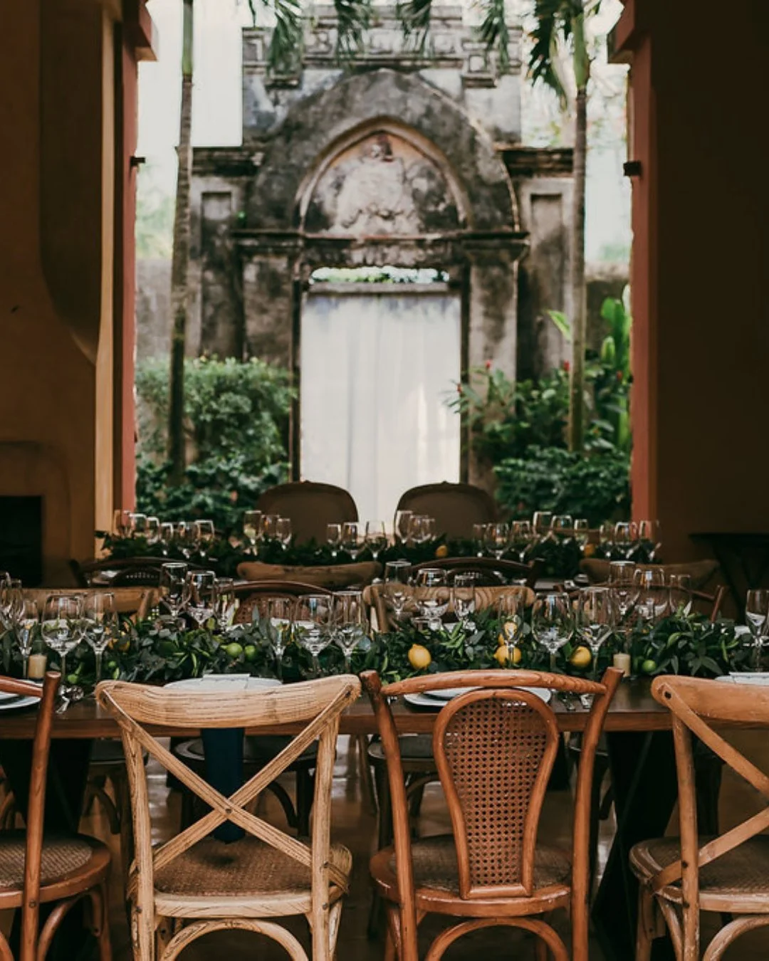 When the venue does most of the work, we love leaning into what makes it special. Playing with different tones, textures, and styles allows the setting to shine while creating a design that feels completely at home within the space. 

Planning: @gold