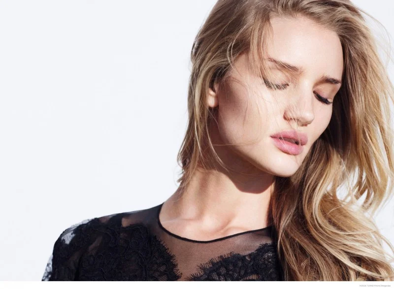 rosie-huntington-whiteley-lace-looks07-800x587.jpg