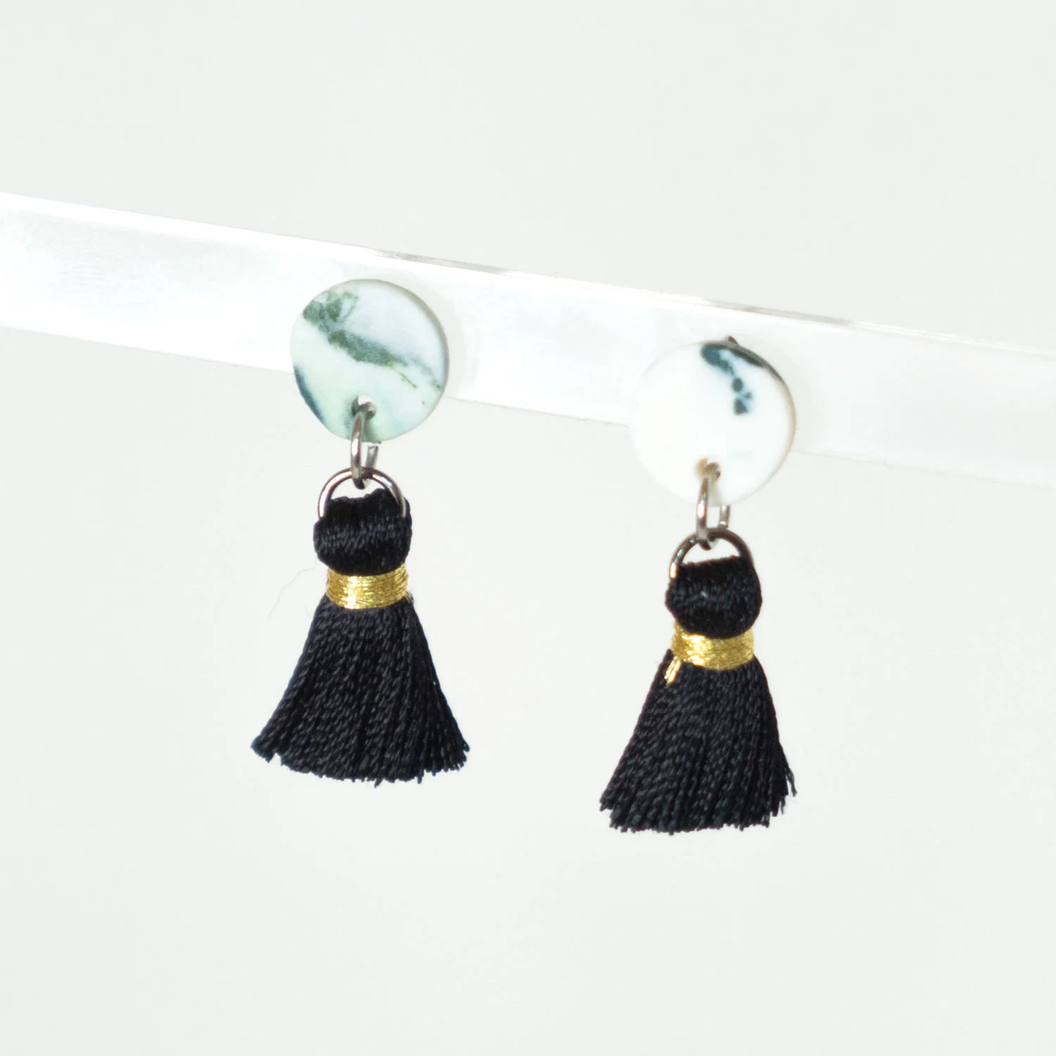 Tassel-Simple-Black2.jpg