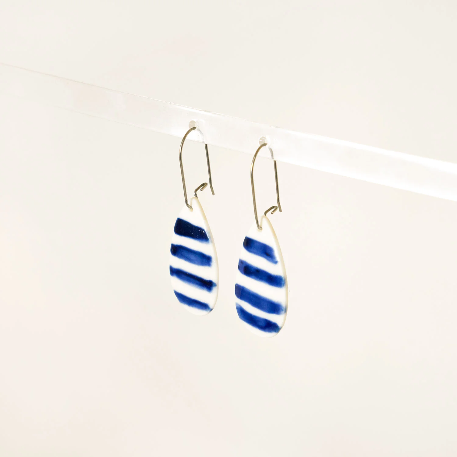 Teardrop-Large-UHook-BlueStripe.jpg