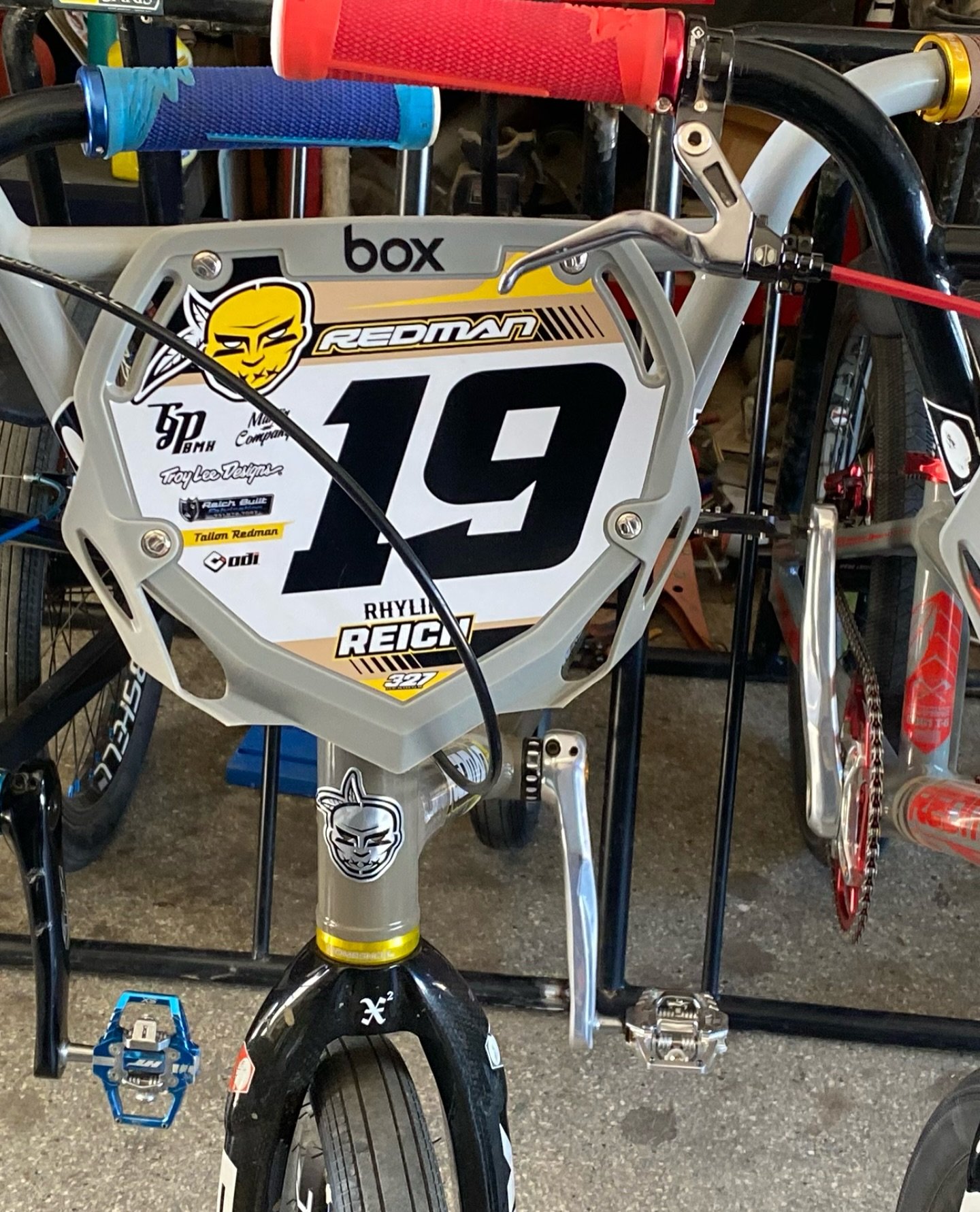 Officially back with @redmanbikes for 2025!

Checkout the latest drops for @reichbuiltfabrication_ 

 🖥️ www.327designs.com

#vinyl #usabmx #designs #racing #bikes #illustrator #graphicdesign #custom #bmx #mx #numberplates #jerseys #decalsticker