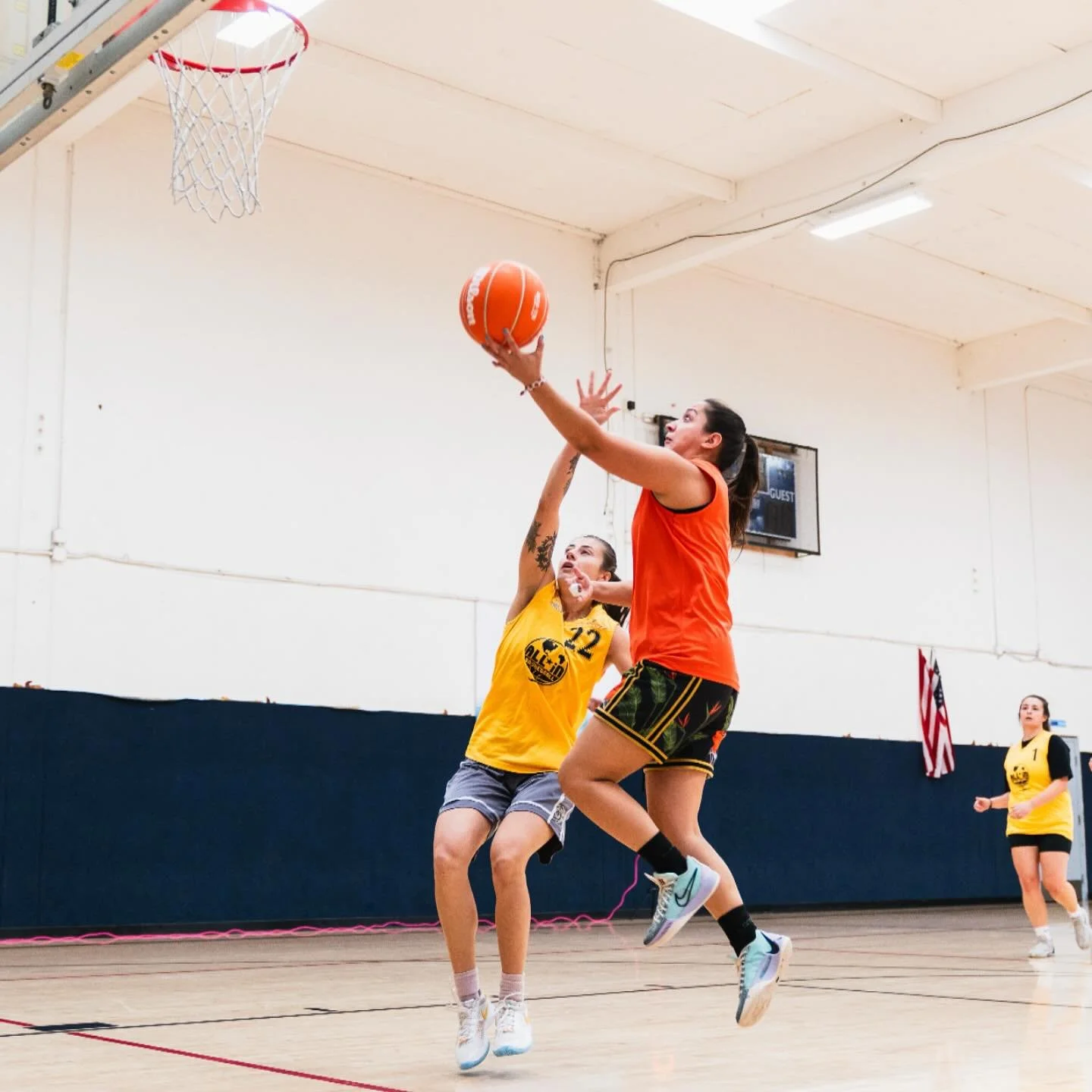 Big big energy. 🍑

AIBWL 🍃 Fall 2024 Competitive Rec Saturdays Szn 8

Featured AIBWL hooper: Captain @yvonne_z5 of 🧡 BBE

We are ALL IN. 🌎🏀 
est. 2020 
@allinbballwomensleague 

📸: @flowstatemedia.xyz 
&bull;
&bull;
&bull;
@allinbball #allinbba
