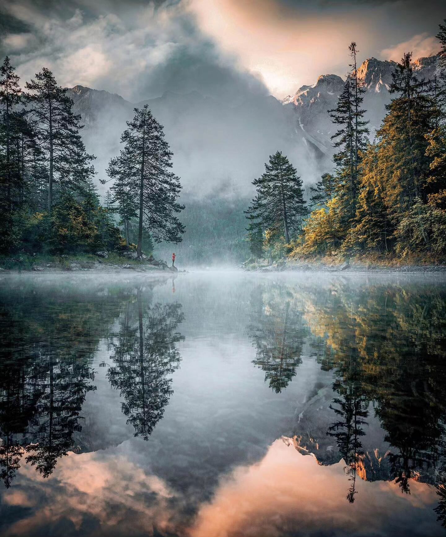 &bull; @rosenfeld.mandy Oh, you beautiful lake! Love this lake at morning 

*
*
*
*
*
*
*
*
*
* 
#sunrise  #naturephotography #earth #EarthOutdoors  #folkscenery #TakeMoreAdventures #earthpix #RosenfeldMandy #roamtheplanet  #eibseelake #Eibsee #vibes