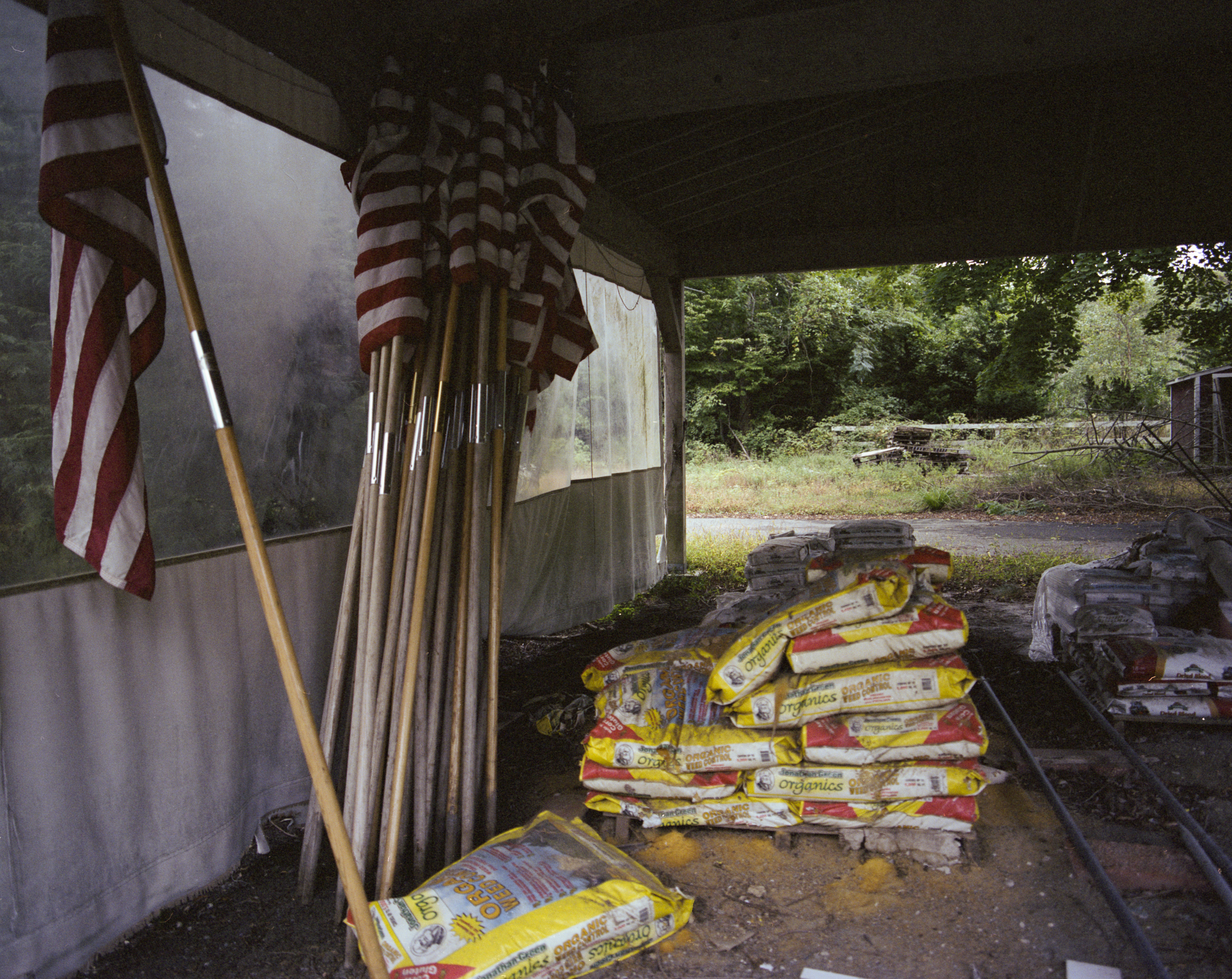 Suburban_decay_exploring_long_island_ny_abandoned_greenhouse-0012.jpg