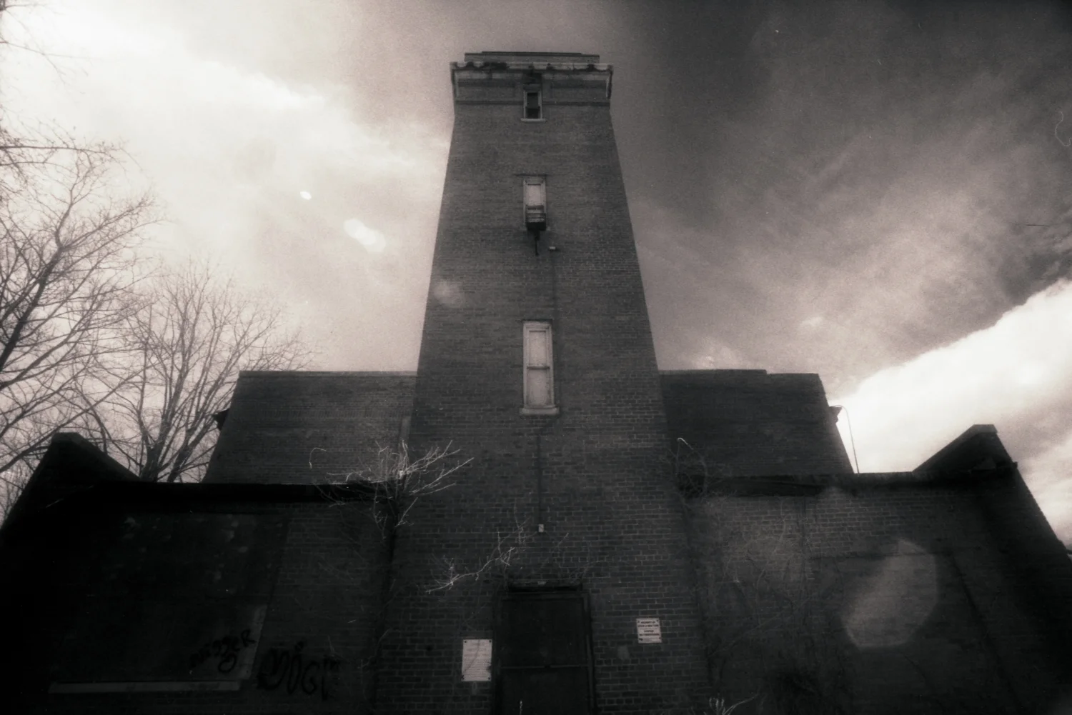 KPPC-infrared-agfa-experimental-photography-black-and-white-35mm-film-building-flaretif.jpg