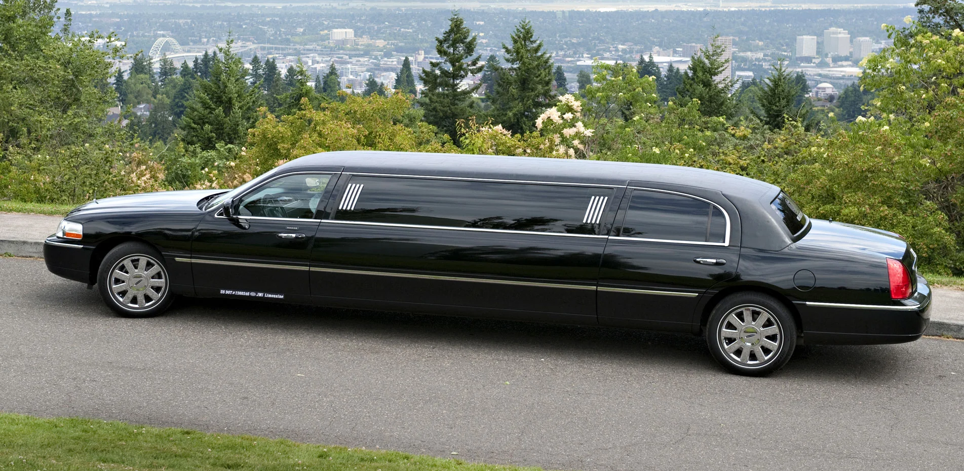 Black Limo for Online reservations.jpg
