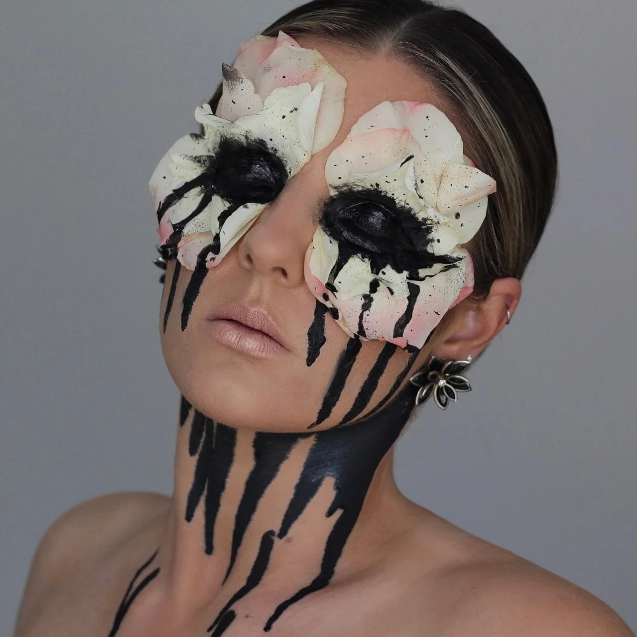 What will you do with your Mother&rsquo;s Day flowers?! 🌺 I turn mine into makeup 🙈 .
.
.
.
.⠀
.⠀
#floralmakeup #blacktears #creativemakeup #editorialmakeup  #avantgardemakeup #flowermakeup #brisbanemakeupartist #goldcoast #australianmakeupartist #